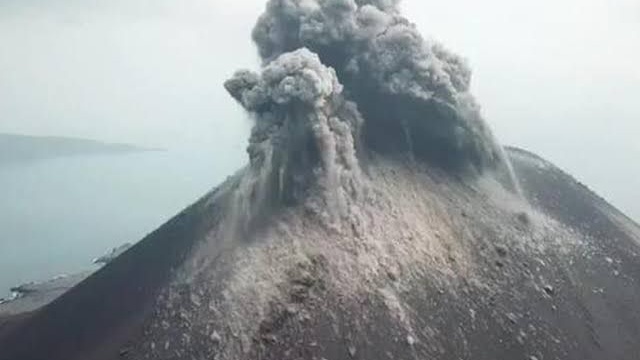 Status anak gunug Krakatau siaga